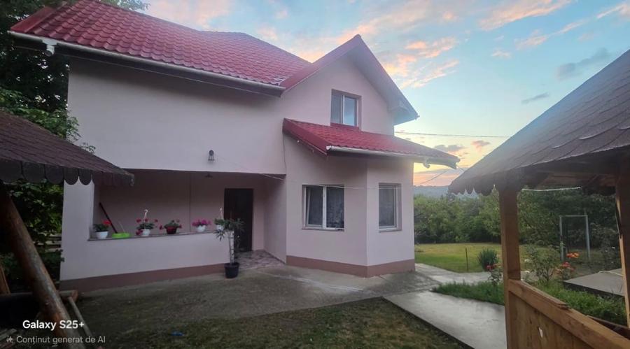 Casă individuală cu 4 camere cu Garaj în Rediu