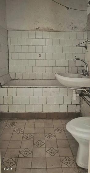 Apartament cu 3 camere semidecomandat în Lacul Tei