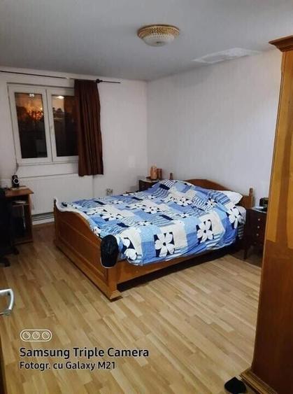 Casă individuală cu 7 camere cu Canalizare în Pantelimon