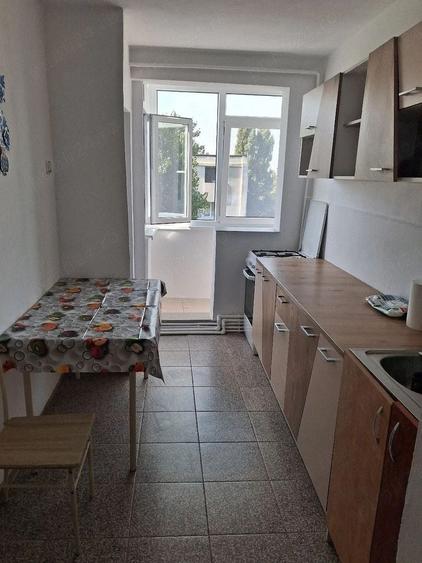 Apartament cu 2 camere decomandat, mobilat în Micro 13
