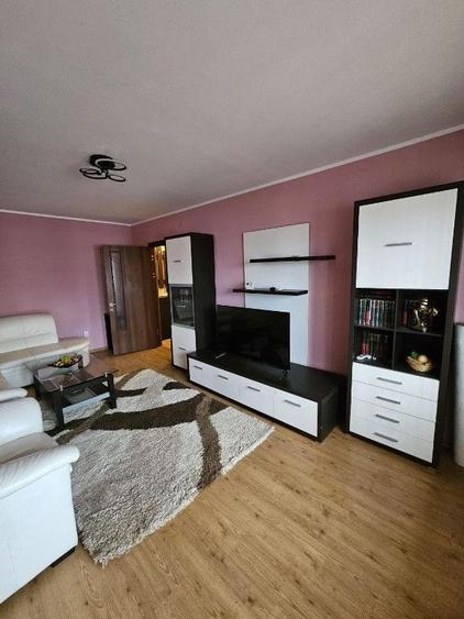 Apartament cu 2 camere decomandat, mobilat în Piața Centrală