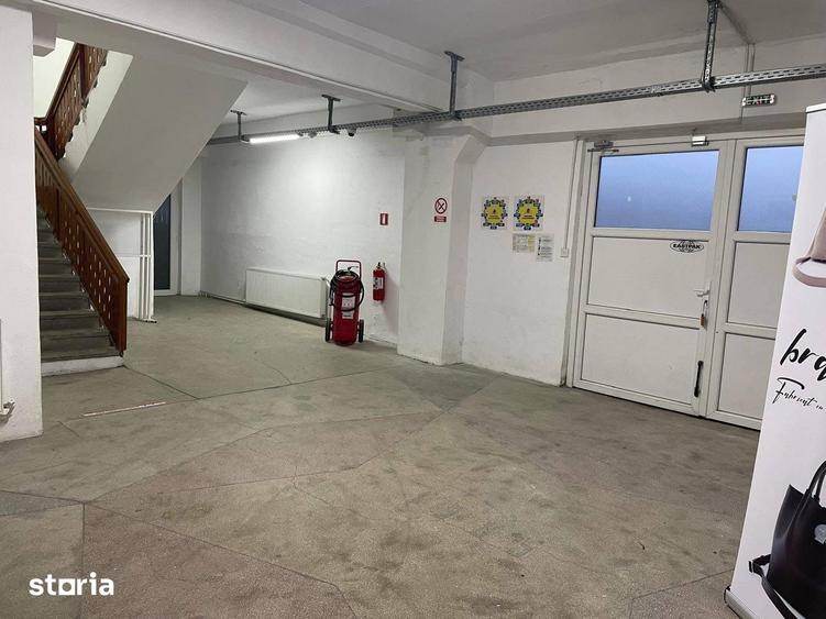 Spațiu comercial, de 981 mp, în Central