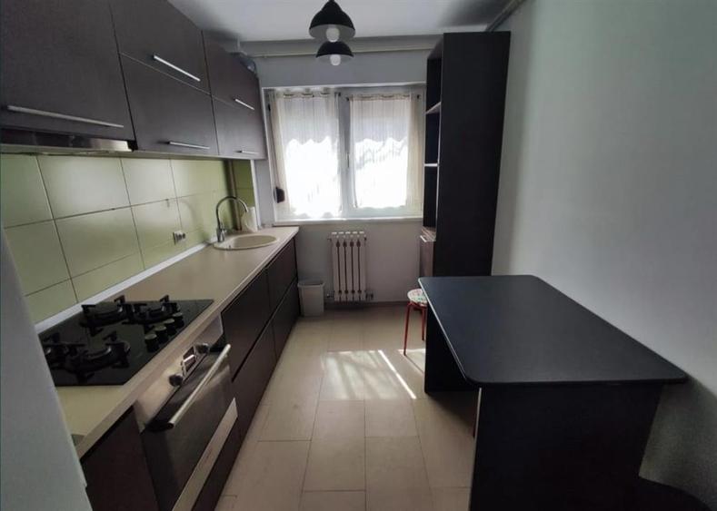 Apartament cu 2 camere semidecomandat, mobilat în Tătărași