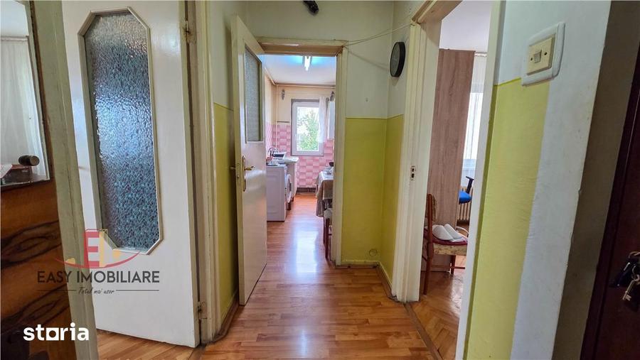 Apartament cu 3 camere decomandat în Dâmbu Pietros