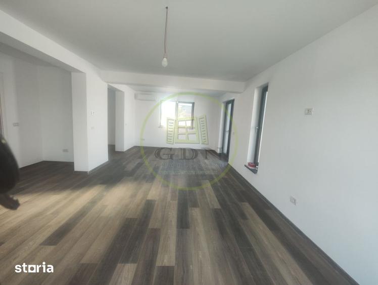 Casă cu 4 camere cu Teren 340 Mp în Malu Mare