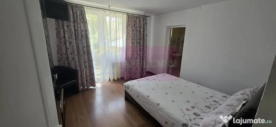 Casă cu 8 camere cu Teren 400 Mp în Zamora
