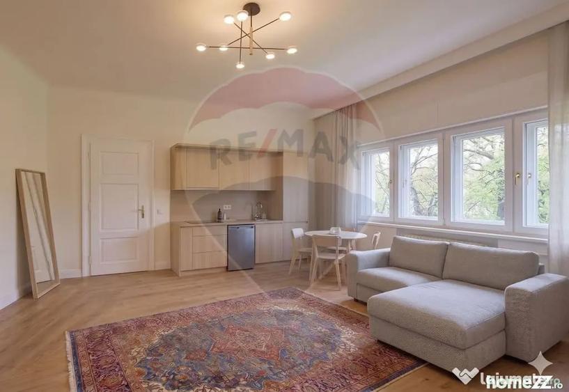 Apartament cu 3 camere semidecomandat în Calea Victoriei