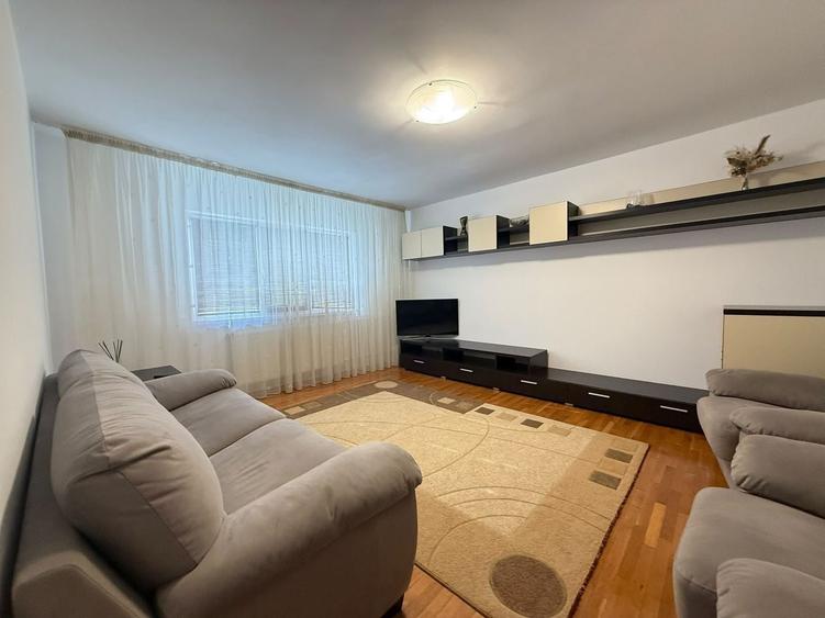 Apartament cu 3 camere decomandat, mobilat în Nerva Traian