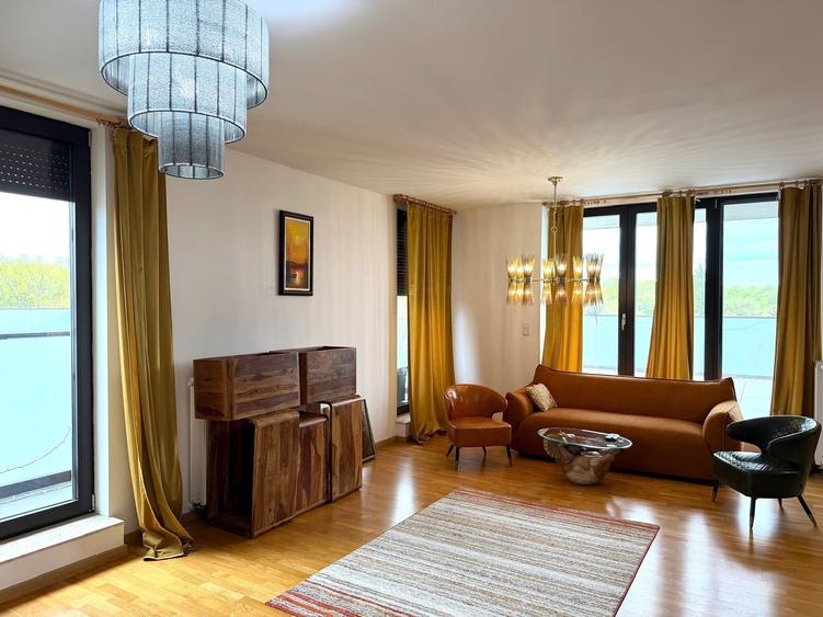 Penthouse cu 6 camere decomandat în Pipera
