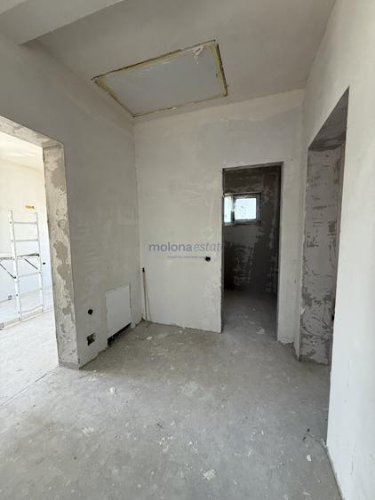 Casă individuală cu 4 camere cu Canalizare în Exterior Est