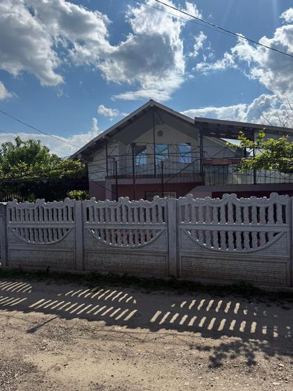 Casă cu 4 camere în Ruginoasa