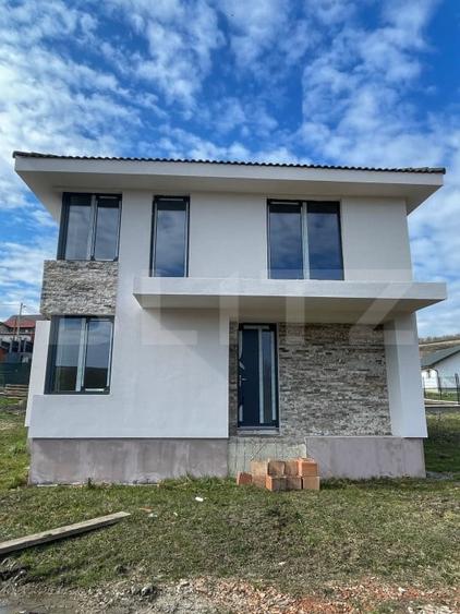 Casă individuală cu 5 camere cu Teren 700 Mp în Corpadea