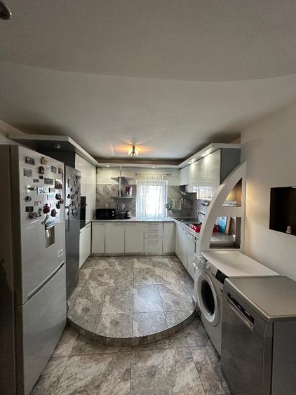 Apartament cu 3 camere decomandat în Mărăști
