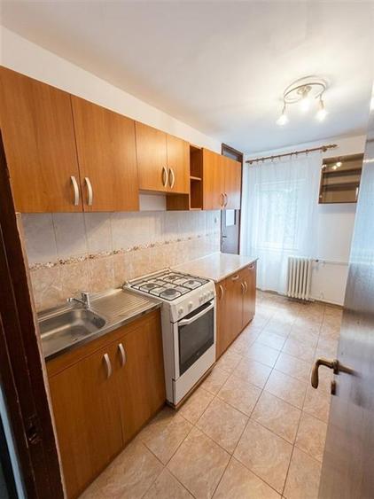 Apartament cu 3 camere decomandat în Dacia