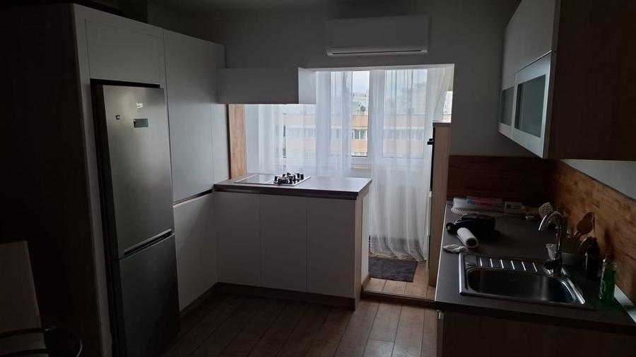 Apartament semidecomandat în Rahova