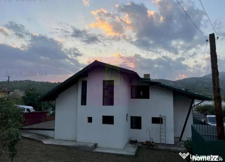 Casă cu 7 camere cu Teren 649 Mp în Comarnic