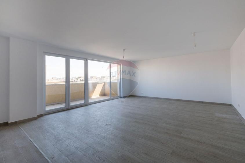 Apartament cu 4 camere decomandat în Astra