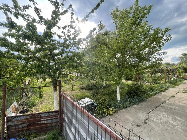 Casă cu 3 camere cu Teren 2000 Mp în Stănești