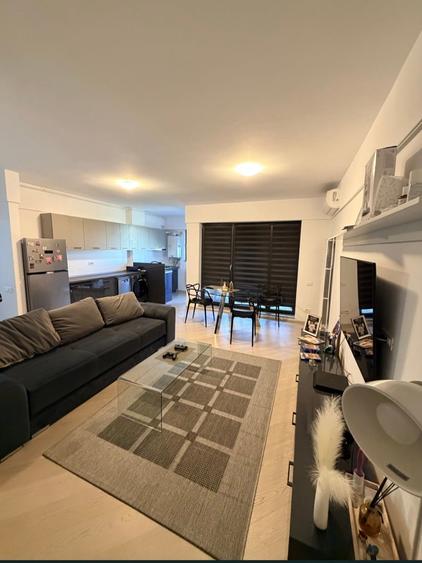 Apartament cu 3 camere decomandat în Tineretului