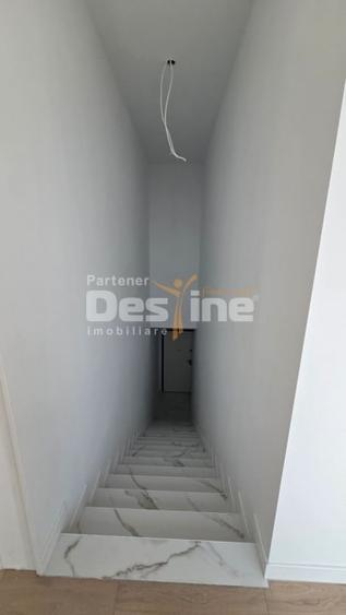 Penthouse cu 4 camere decomandat în 13 Septembrie