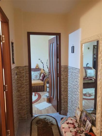 Apartament cu 3 camere nedecomandat în 9 Mai