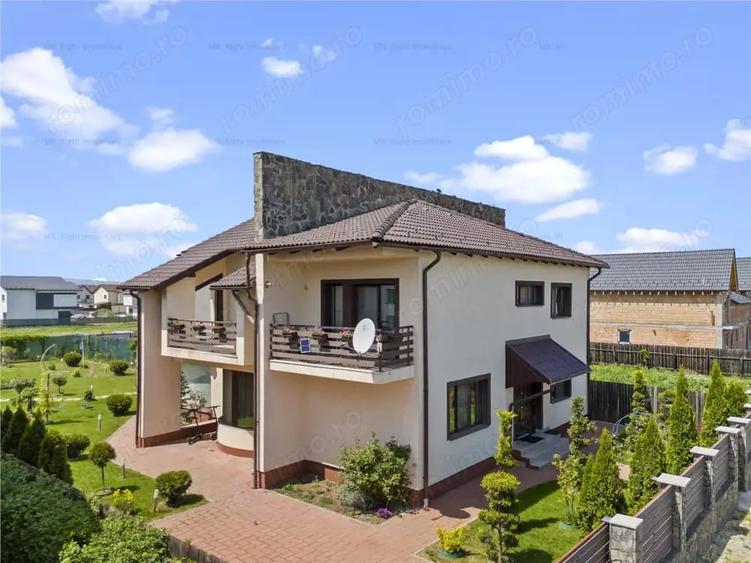 Casă cu 5 camere cu Teren 1644 Mp în Sânpetru