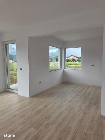 Casă cu 4 camere cu Teren 430 Mp în Central
