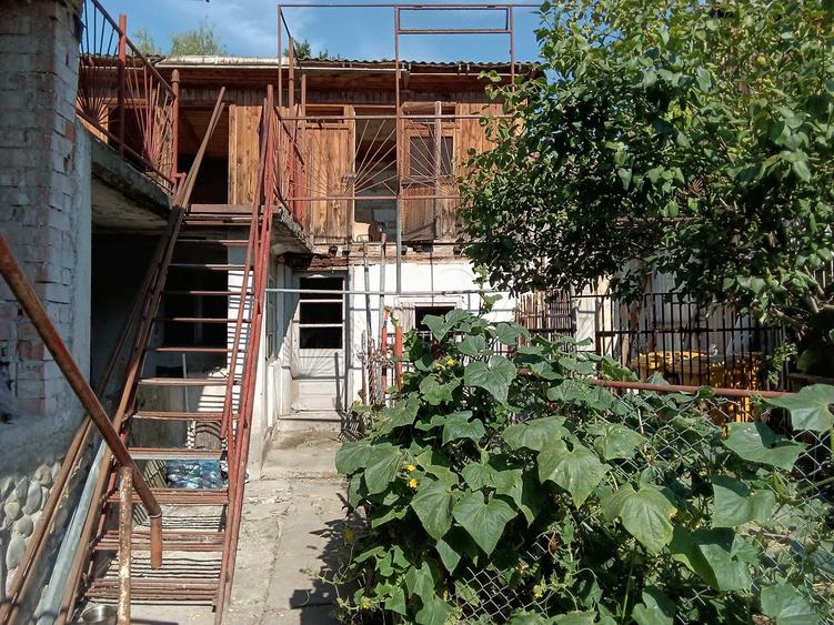 Casă cu 2 camere în Central