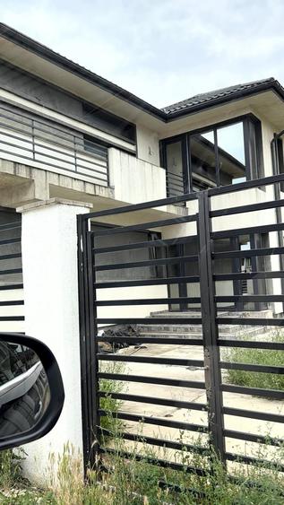 Casă individuală cu 4 camere cu Canalizare în Dragomirești-Deal