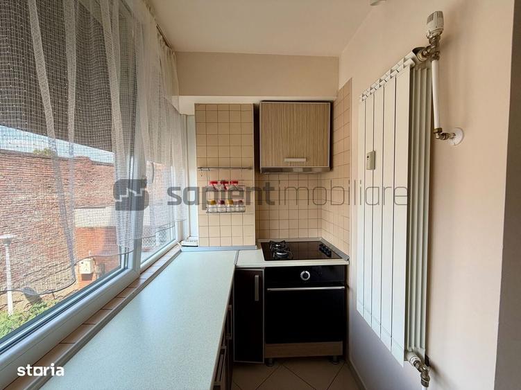 Apartament cu 3 camere decomandat în Cetății