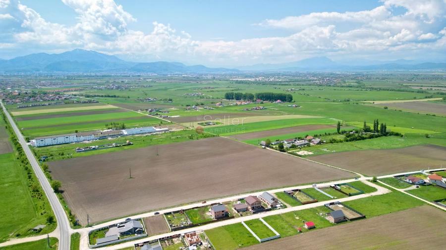 Teren Construcții intravilan de 31800 mp, în Sânpetru