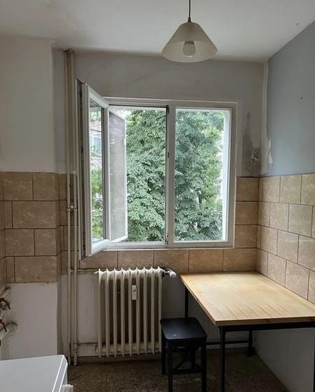 Apartament cu 3 camere semidecomandat, mobilat în Titan