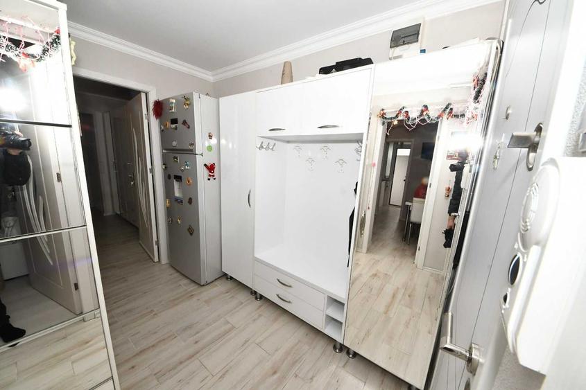 Apartament cu 3 camere decomandat în Sud