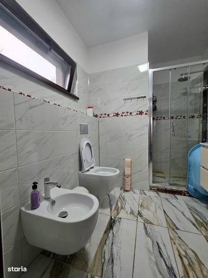 Casă cu 4 camere în Central