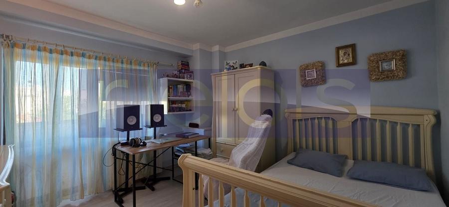 Apartament cu 4 camere decomandat, mobilat în Decebal