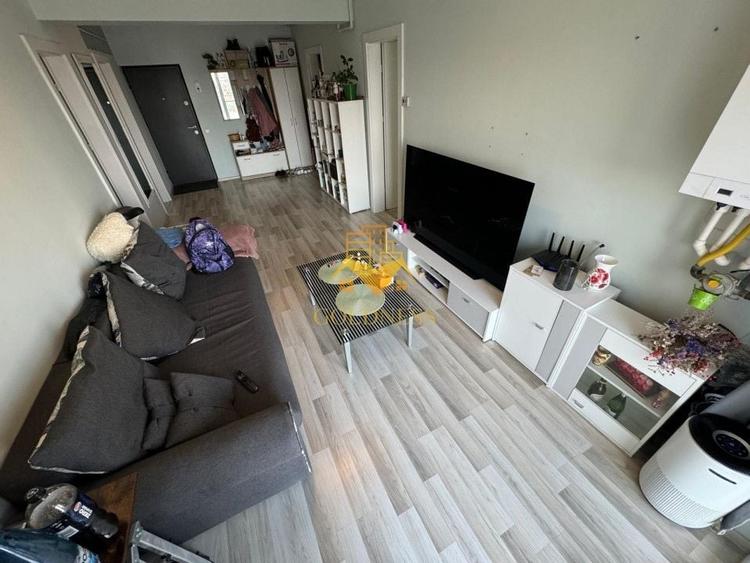 Apartament cu 3 camere semidecomandat în Central