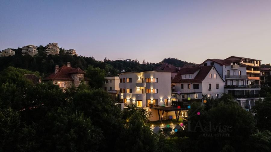 Casă individuală cu 6 camere cu Canalizare în Centrul Istoric