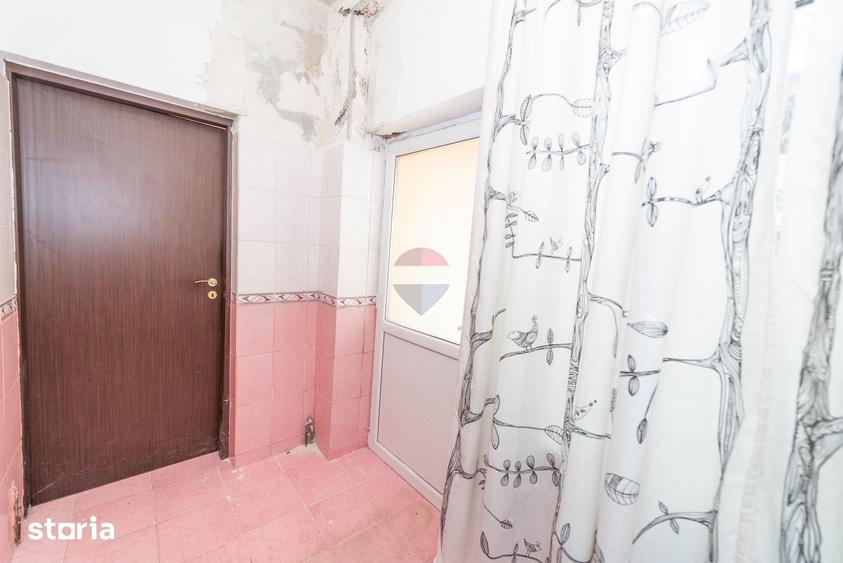 Apartament cu 3 camere semidecomandat în Parcul Carol