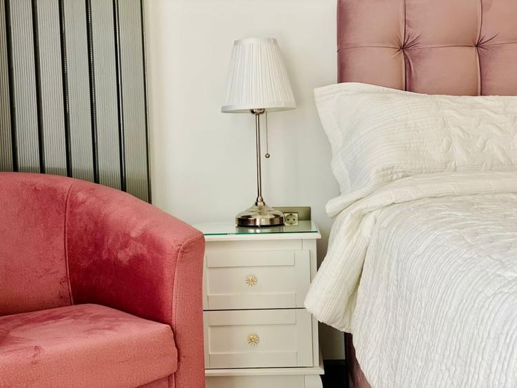Apartament cu 2 camere semidecomandat, mobilat în Central