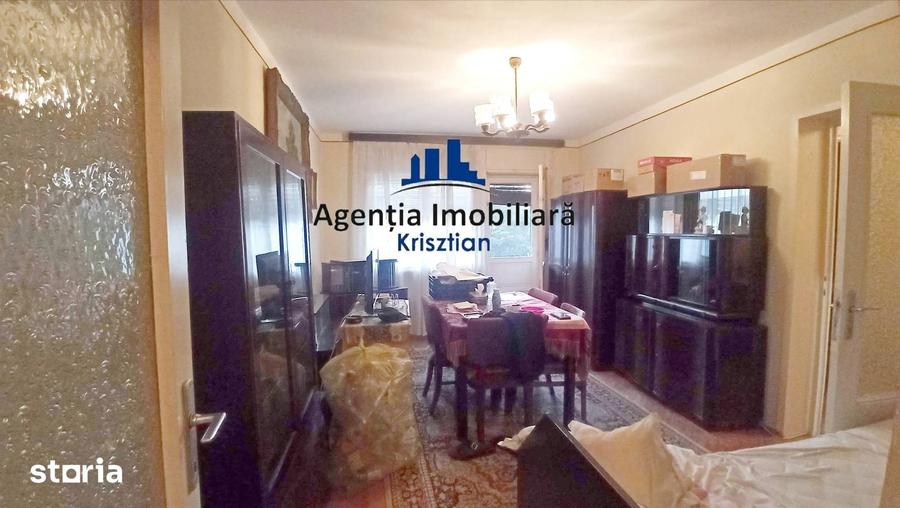 Apartament cu 4 camere decomandat în Burdea