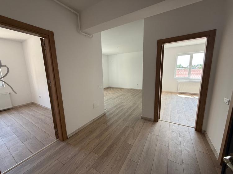 Apartament cu 3 camere semidecomandat în Apărătorii Patriei