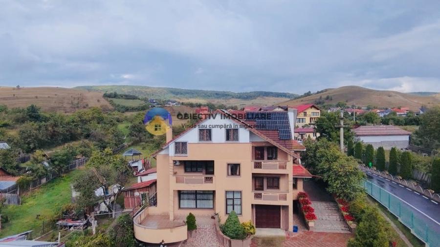 Casă individuală cu 6 camere cu Teren 1584 Mp în Nord-Est