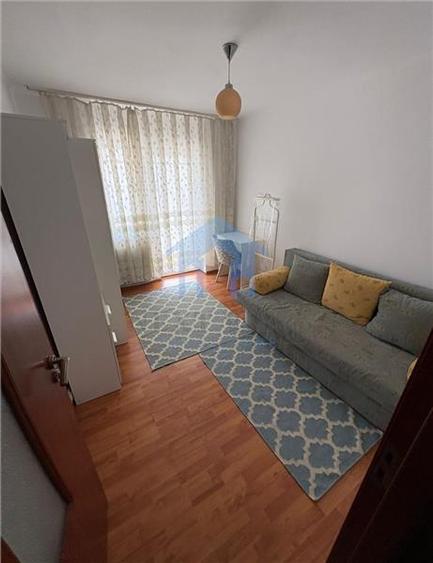 Apartament cu 3 camere decomandat în Între Lacuri