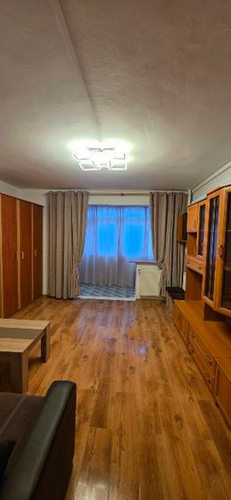 Garsonieră decomandată în Titan