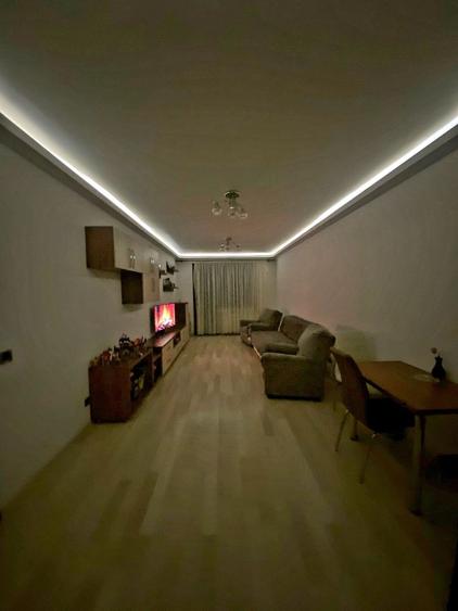 Apartament cu 3 camere decomandat în 13 Decembrie