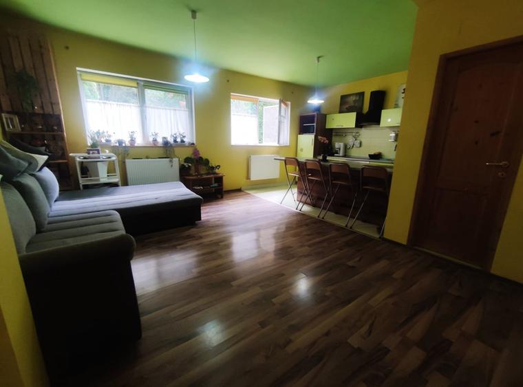 Apartament cu 3 camere semidecomandat, mobilat în Florești — fotografia 1