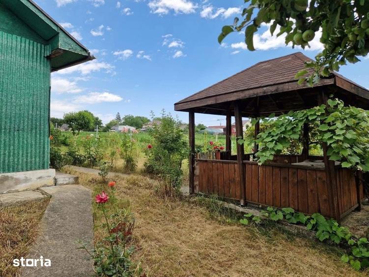 De vanzare casuta mica din caramida cu teren de 1059mp, 27.000euro - 4