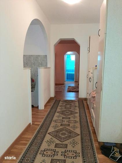 Apartament cu 3 camere semidecomandat în Micro 16