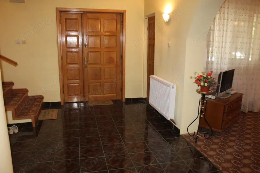 Casă cu 6 camere cu Teren 355 Mp în Central