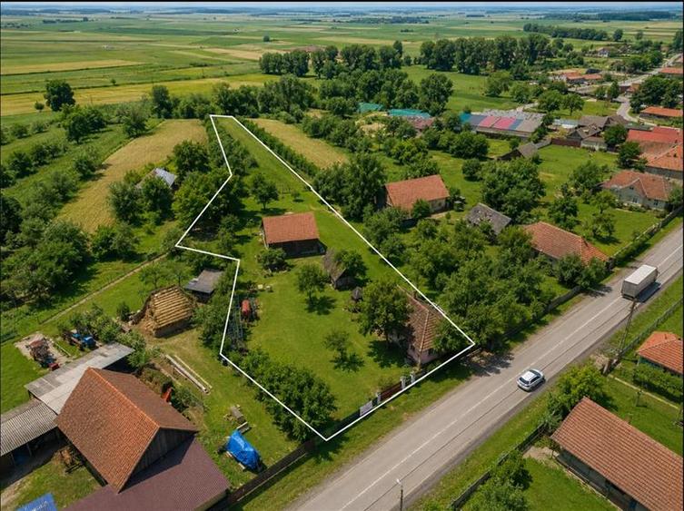 Casă cu 2 camere cu Teren 4831 Mp în Țufalău